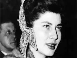 عکس؛ سفر در زمان؛ «اشرف پهلوی و ثریا اسفندیاری» در فرانسه؛ سال 1330