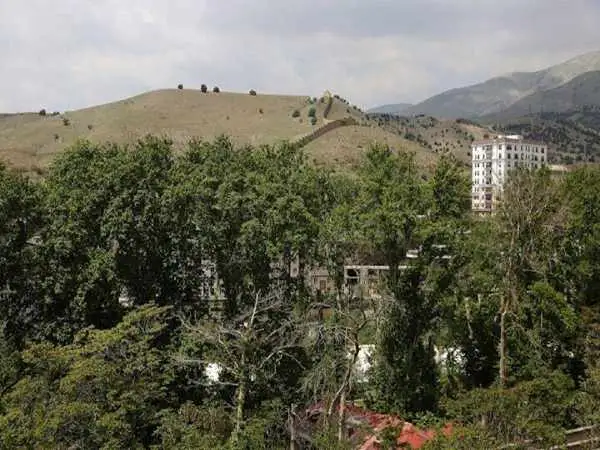 عکس؛ سفر به تهران قدیم؛ زندگی هندی­ ها در کنار قل­قله