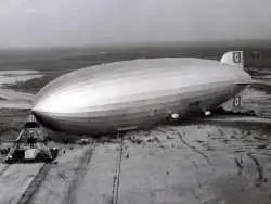 عکس؛ سفر در زمان؛ «کشتی هوایی آمریکا بر عرشه ناوشکن یو اس اس ساراتوگا»؛ سال 1306