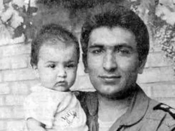 عکس؛ سفر به تاریخ؛ عکس یادگاری «شهید عباس دوران» در ژنو سوییس