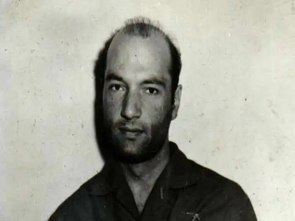 عکس؛ سفر در تاریخ؛ تیپ و چهره «دکتر شریعتی» در اواسط دهه 50