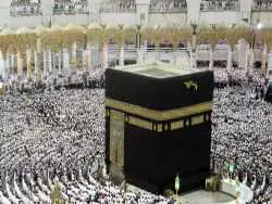 عکس؛ سفر در زمان؛ زائران در حال طواف «کعبه»؛ سال 1308