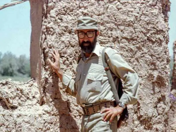 عکس؛ سفر به تاریخ؛ «شهید چمران» در حال تظاهرات در خیابان های آمریکا