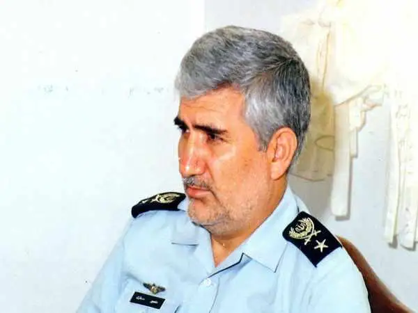 عکس؛ سفر به تاریخ؛ عکس خاص «شهید ستاری» در حال گفتگو با رهبر انقلاب؛ دهۀ 1370