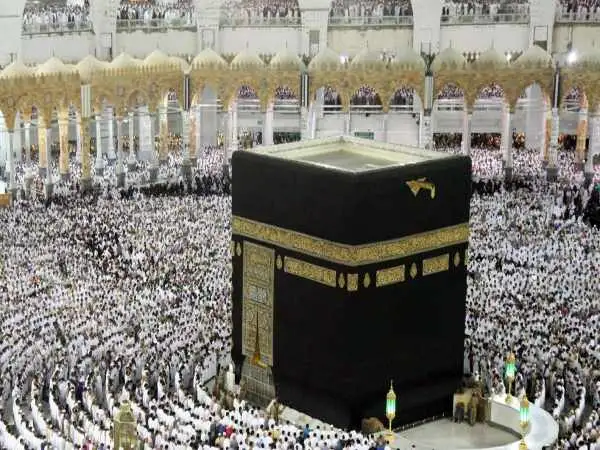 عکس؛ سفر در زمان؛ زائران در حال طواف «کعبه»؛ سال 1308