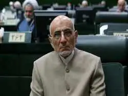 عکس؛ سفر در زمان؛ «میرسلیم در کنار بنی صدر در جمع نیروهای ارتش»؛ سال 59