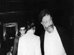 عکس؛ سفر در تاریخ؛ «شهید بهشتی در مرکز اسلامی هامبورگ آلمان»؛ دهه 40