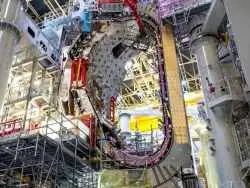 آهن ربای ابررسانای رآکتور ایتر آن قدر قوی است که می تواند ناو هواپیمابر را بلند کند