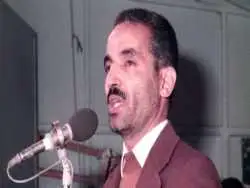 عکس؛ سفر در تاریخ؛ «شهید رجایی» در حال سوار شدن به هلیکوپتر در ایلام؛ سال 59