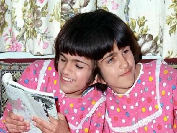 عکس؛ سفر در زمان؛ «لاله و لادن» در خانه امام خمینی در قم؛ دهه 50