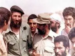 عکس؛ سفر به تاریخ؛ «شهید چمران» در کنار «چریک های جنوب شهر تهران» در جبهه