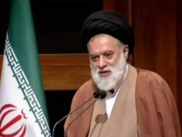 عکس؛ سفر به تاریخ؛ «سید مصطفی خامنه ای، فرزند ارشد رهبر انقلاب» در نوجوانی در کنار پدر
