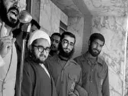 عکس؛ سفر در زمان؛ محمدصادق خلخالی در حاشیه یکی از دیدارها با امام؛ سال 59