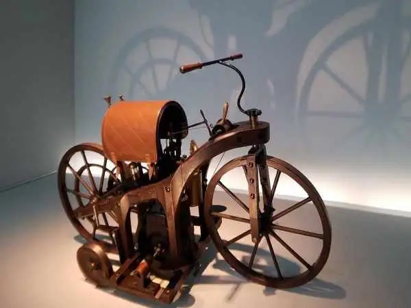 تصاویر؛ مایباخ و معرفی نخستین موتورسیکلت جهان