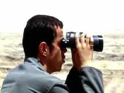 عکس؛ سفر در تاریخ؛ «شهید حسن باقری» در کنار کاخ نرون در لبنان؛ سال 58