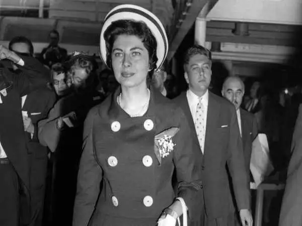 عکس؛ سفر در زمان؛ «ثریا اسفندیاری دو روز پیش از طلاق»؛ سال 1336