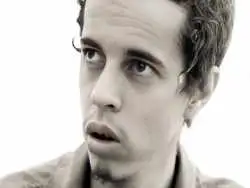 عکس؛ سفر در زمان؛ «شهید حسن باقری» با کلاشینکف در جنوب لبنان؛ سال 58