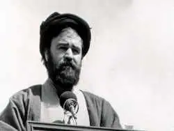 عکس؛ سفر به تاریخ؛ «سید احمد خمینی» در حال انجام ورزش زورخانه ای؛ دهۀ 1360