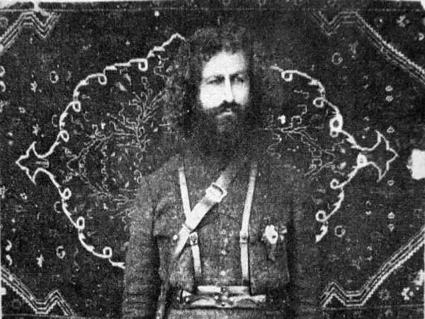 عکس؛ سفر در زمان؛ «میرزا کوچک خان در اولین دور مذاکره با هیئت روسی»؛ سال 1299