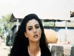 تصاویر؛ سفر در زمان؛ ظاهر «مونیکا بلوچی در 29 سالگی»؛ سال 1372