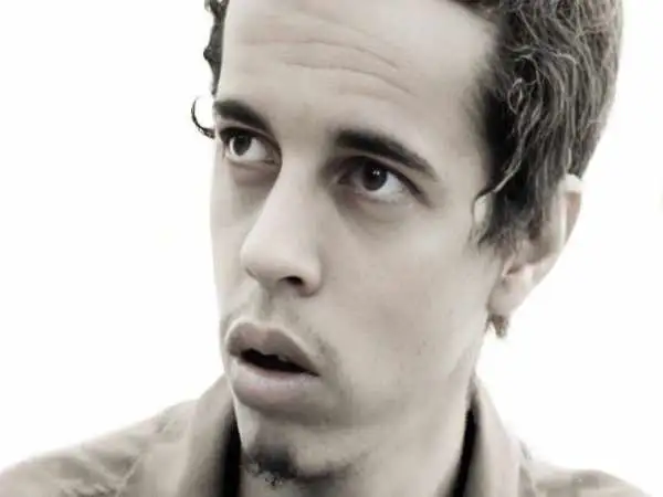 عکس؛ سفر در زمان؛ «شهید حسن باقری» با کلاشینکف در جنوب لبنان؛ سال 58