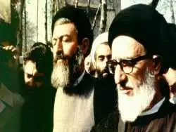 عکس؛ سفر در زمان؛ «آیت الله طالقانی در جمع اعضای خانواده اش در کرمان»؛ سال 51