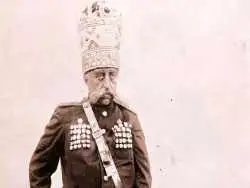 عکس؛ سفر در زمان؛ «مظفرالدین شاه سوار بر سه  چرخه عجیب اش»؛ دهه 1270