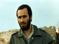 عکس؛ سفر به تاریخ؛ «شهید خرازی» در کنار همرزمانش؛ فرمانده ای که با یک دست به جبهه رفت