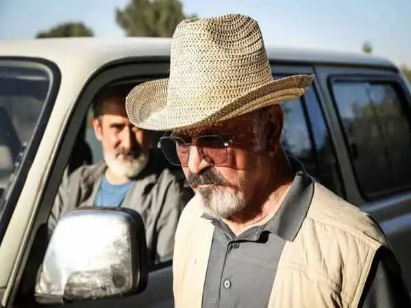 اگر از آسمان سنگ هم ببارد من ایران می مانم؛ کارگردان سرشناس: از زنم جدا شده بودم و کاری نداشتم، اما نرفتم!