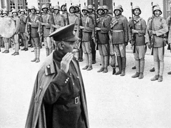 سفر در تاریخ؛ رضاشاه کاری کرد که انگلیسی ها با ایران سازش کنند؛ انگلیسی ها دنبال جداسازی بحرین از ایران هستند