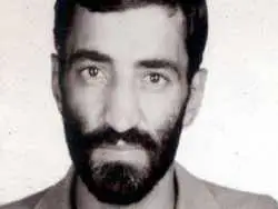 عکس؛ سفر در زمان؛ «احمد متوسلیان» با همرزمان اش در مقابل مسجد خرمشهر؛ سال 61