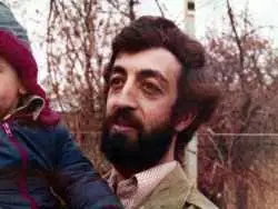 عکس؛ سفر به تاریخ؛ شهید «مجید حداد عادل» (برادر غلامعلی حداد عادل) با لباس نظامی در جبهه