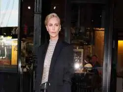 عکس؛ سفر در زمان؛ «شارلیز ترون، بازیگر زن مشهور هالیوود» در 21 سالگی؛ سال 1375