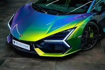 تصاویر؛ با پول رنگ این ماشین می شود خانه خرید؛ این لامبورگینی رنگ عوض می کند