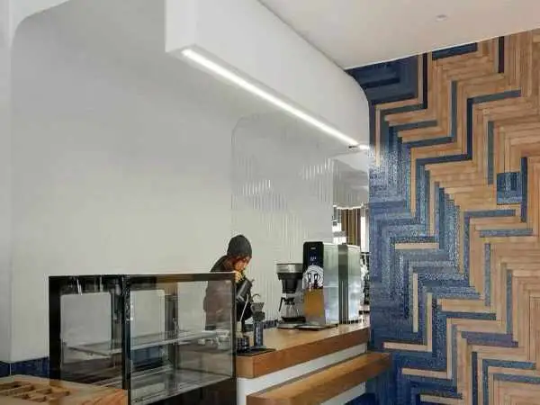 تصاویر؛ معماری جالب یک کافه 58 متری در مشهد