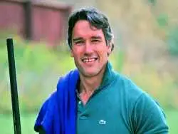 عکس؛ سفر در زمان؛ «آرنولدِ 30 ساله در حال صحبت کردن با یک شتر»؛ سال 1355