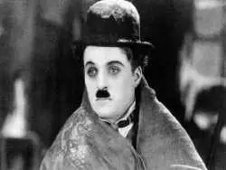 عکس؛ سفر در زمان؛ «چارلی چاپلین» در کنار «آلبرت انیشتین و همسرش»؛ سال 1309