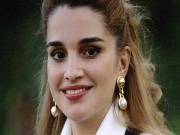 عکس؛ سفر در زمان؛ ژست عاشقانه «عبدالله دوم، پادشاه اردن در کنار همسرش»؛ سال 1373