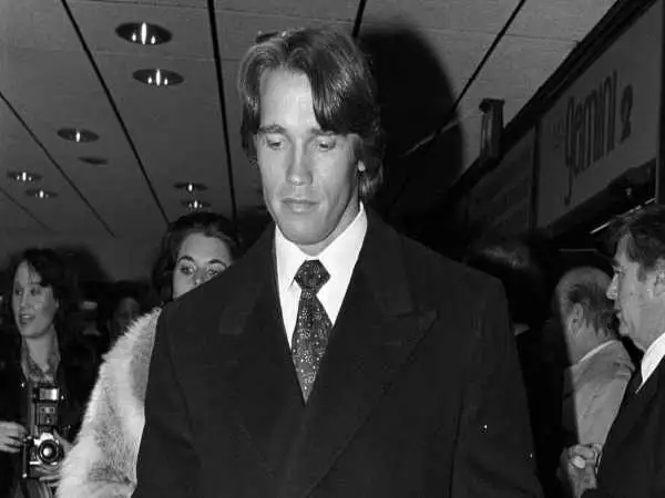 عکس؛ سفر در زمان؛ «آرنولدِ 38 ساله در کنار مادرش در کاخ سفید»؛ سال 1364