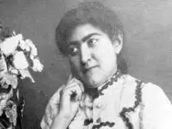 تصاویر؛ سفر به عصر قاجار؛ از «ژست رومی خانم حاجب در پاریس» تا «دختر سیگاری عهد قاجار»