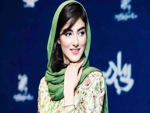 تصاویر؛ تیپ و استایل متفاوت پردیس پورعابدینی در اکران یک فیلم در شیراز