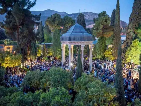  فال حافظ امروز پنجشنبه یک خرداد ماه 1404