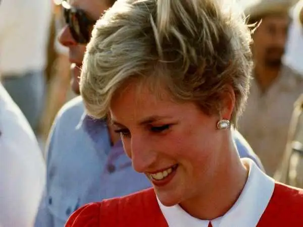 عکس؛ «پرنس دایانا در یک مسابقه شتر دوانی در دوحه قطر»؛ سال 1365