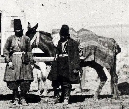 عکس؛ سفر به تاریخ؛ سفر اعیانی میرزا علی به کربلا با «تخت روان»؛ 130 سال قبل