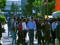 تصاویر؛ سفر در زمان؛ سالی که مردم به نمایشگاه کتاب هجوم آوردند!