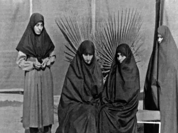 عکس؛ سفر به تاریخ؛ لحظۀ بازگشت «چهار زن اسیر ایرانی» از عراق به ایران؛ سال 1362