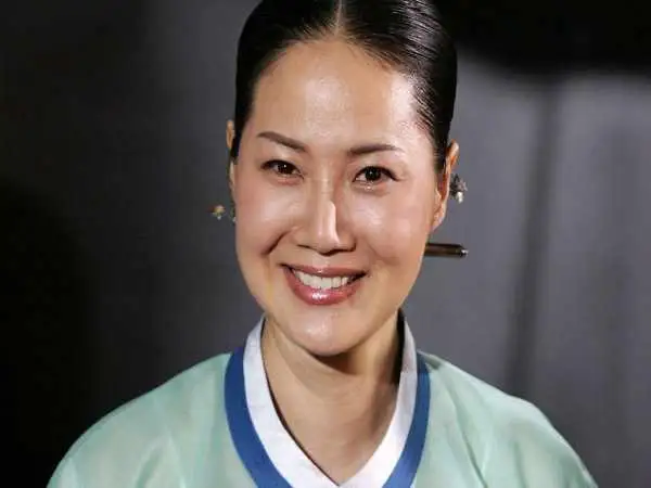 عکس؛ سفر در تاریخ؛ «بازیگر نقش بانو هن در سریال یانگوم» در 49 سالگی؛ سال 89