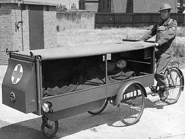 تصاویر؛ سفر در زمان؛ آیا می دانستید عجیب ترین نوع آمبولانس هنوز هم فعال است؟!