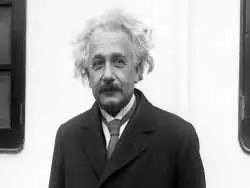 عکس؛ سفر در زمان؛ «آلبرت اینشتین در حال نواختن ویولن در آمریکا»؛ سال 1298