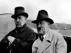 عکس؛ سفر در زمان؛ «هیتلر و خواهر ناتنی اش در کنار دریا»؛ سال 1308